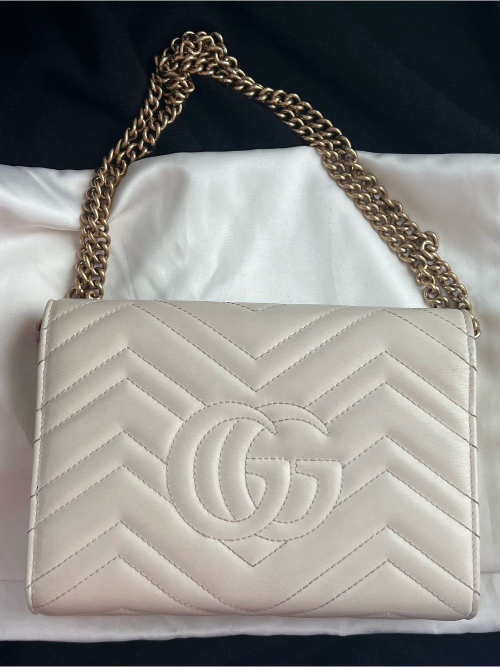 Gucci Marmont Small Matelassé Leather Shoulder Bag in Off-White - Picture 6 of 17